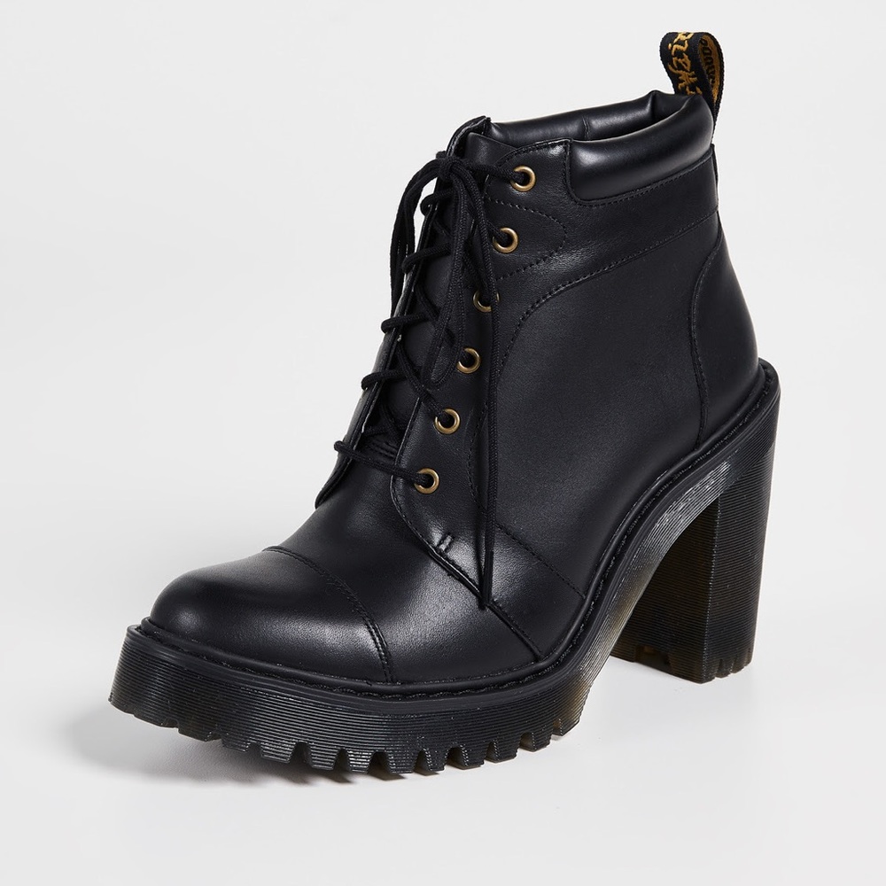 Dr. Martens Averil 6 Eye Boots, black, size 8, perfect condition